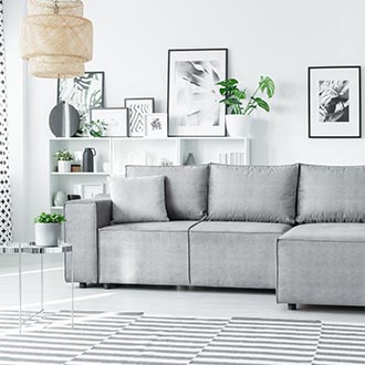 Plattenbau-Wohnzimmer im skandinavischen Stil Inspiration für die Couch Smart